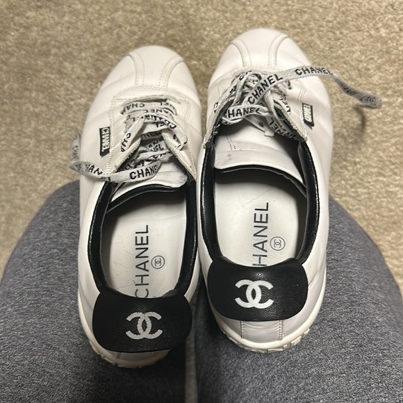 Authentic CHANEL sneakers size EURO 40 is US small size 10. - Picture 8 of 10